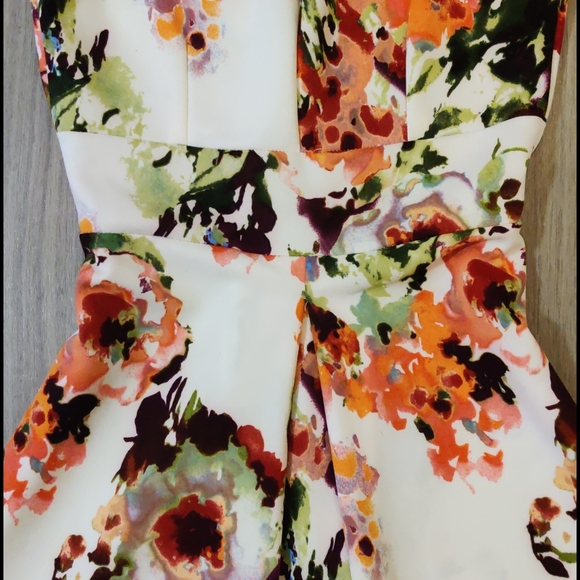 Midi cream dress with abstract flowers - Picture 2 of 2